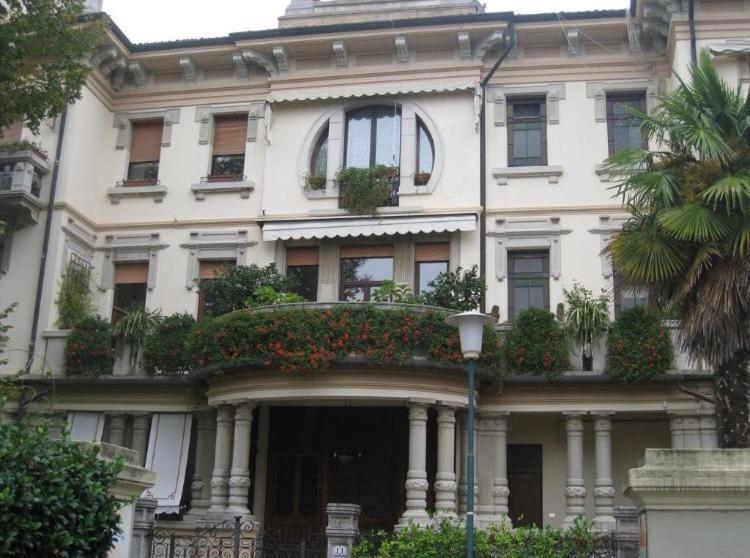 Stylish Penthouse Apartment In Venice Lido, 10 Minutes From Saint Marks Square Venedigs Lido Eksteriør billede